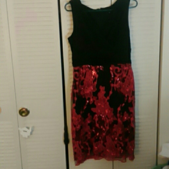 Holiday dress - Picture 1 of 3